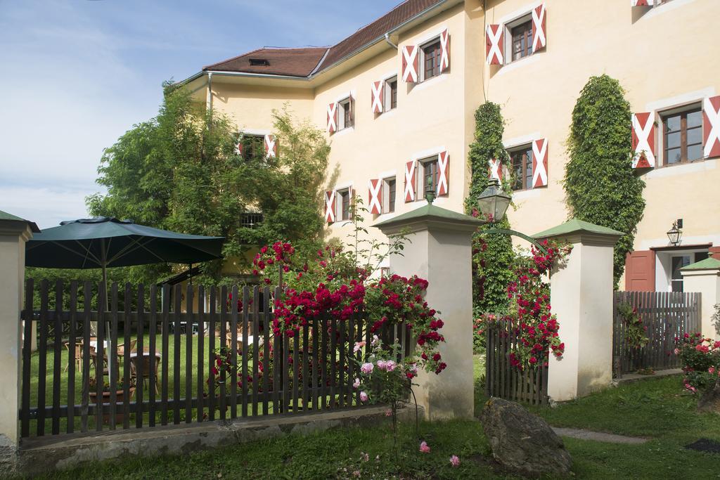 Hotel Landsitz Pichlschloss Neumarkt in Steiermark エクステリア 写真